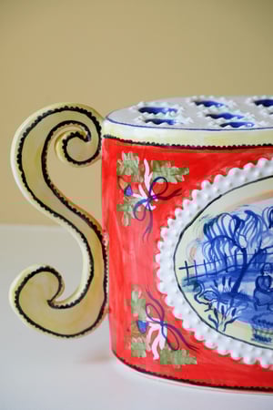 Image of A Romantic Vase From Bungay - Romantic Vase