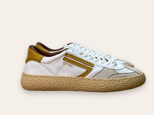 Image of Classic suede white/senape by Puraai