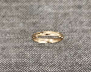 Image of 18ct Yellow gold 3mm milled edge ring