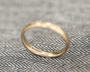 Image of 18ct Yellow gold 3mm milled edge ring