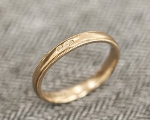 Image of 18ct Yellow gold 3mm milled edge ring