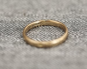 Image of 18ct Yellow gold 3mm milled edge ring