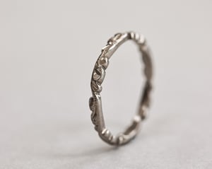 Image of 18ct white gold 2mm floral carved wishbone ring