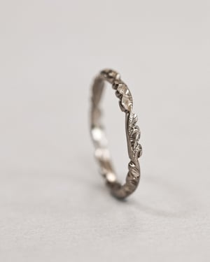 Image of 18ct white gold 2mm floral carved wishbone ring