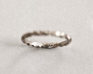 Image of 18ct white gold 2mm floral carved wishbone ring