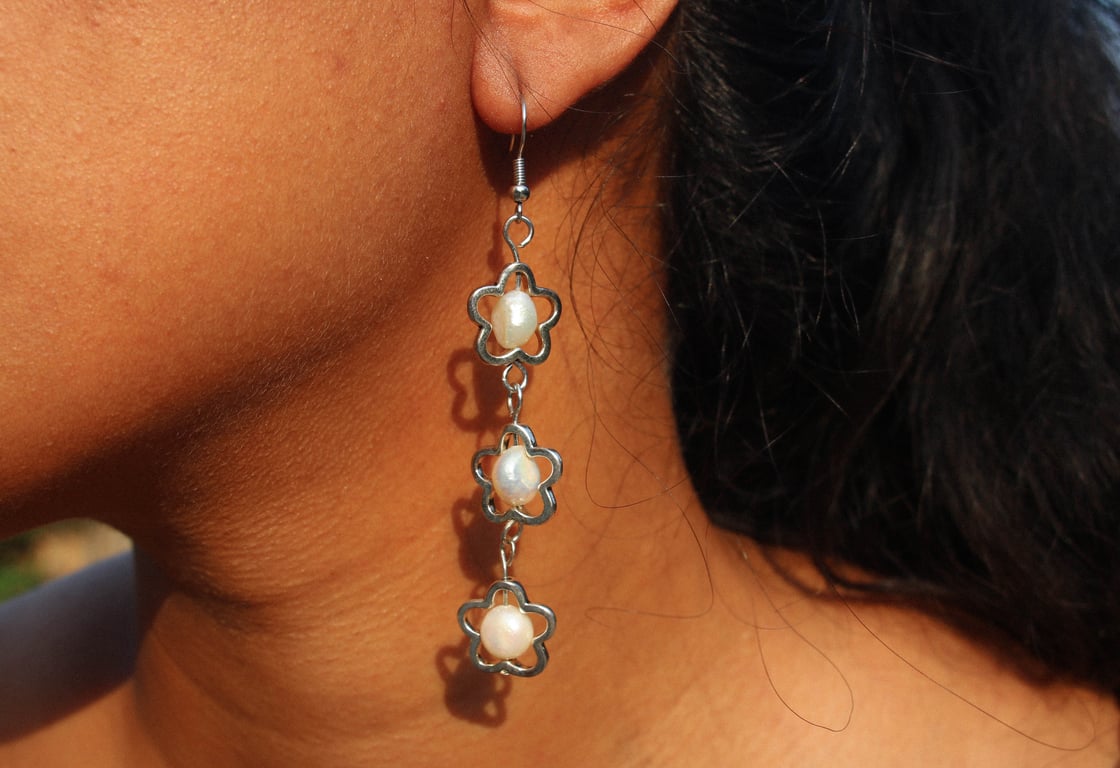 Image of flower pearl earrings