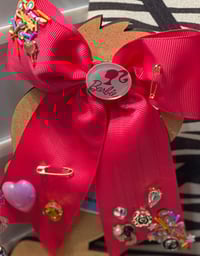 Image 3 of Messy bow