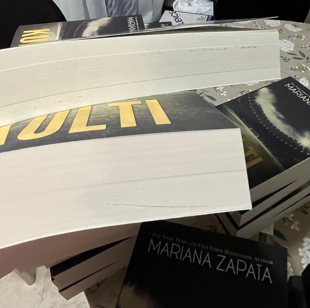 [IMPERFECT/DAMAGED] INITIALED Paperback "Kulti"