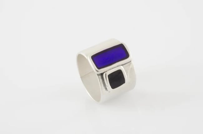 Asimetrical Square Ring