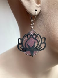 Image 3 of Lotus ‘Stained Glass’ Drops