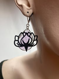 Image 2 of Lotus ‘Stained Glass’ Drops
