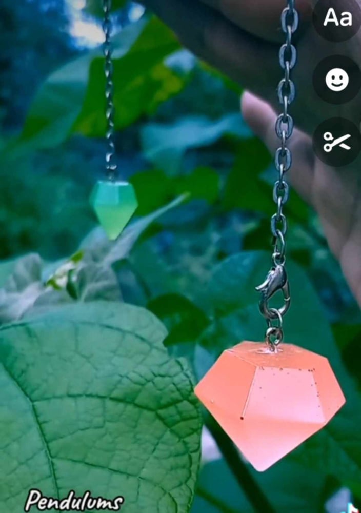 Image of 2 sided pendulum (glow in the dark)
