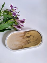 Image 3 of Plaster and epoxy resin stand beige with gold