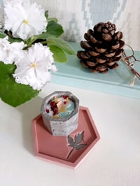 Image 2 of Plaster stand with decoration (hexagon) pink