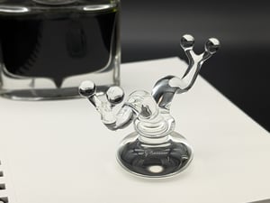 Horizontal Pen Stand