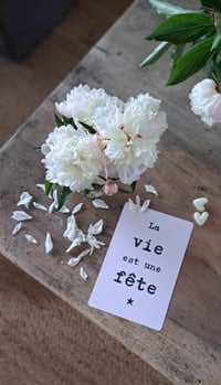 Image 3 of LA VIE EST UNE FÊTE