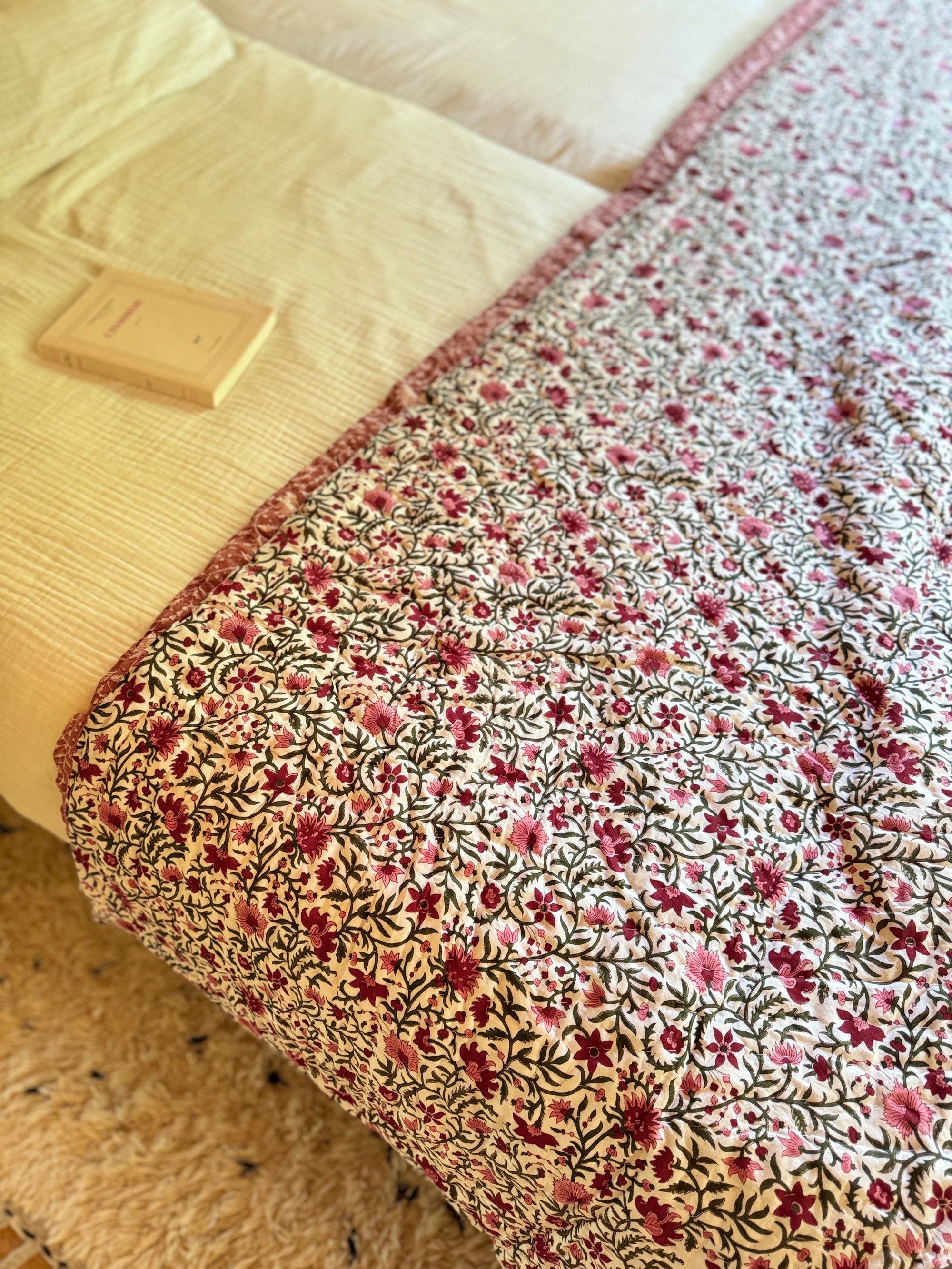 GANESHAM Couvre-lit indien en coton brodé à la main style bohème vintage Kantha pour très grand lit (228,6 x 274,3 cm, beige GANESHAM Couvre-lit indien en coton brodé à la main style bohème vintage Kantha pour très grand lit (228,6 x 274,3 cm, beige