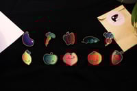 Image 1 of Pins en bois fruits et légumes