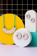 Donut Memphis pequeños fucsia/blanco