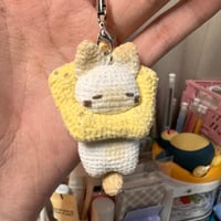 Image 3 of Loafy Cat in Yellow Starfish Hat Keychain 