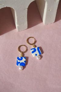 Image 1 of Tiled Pearl Huggie Earrings