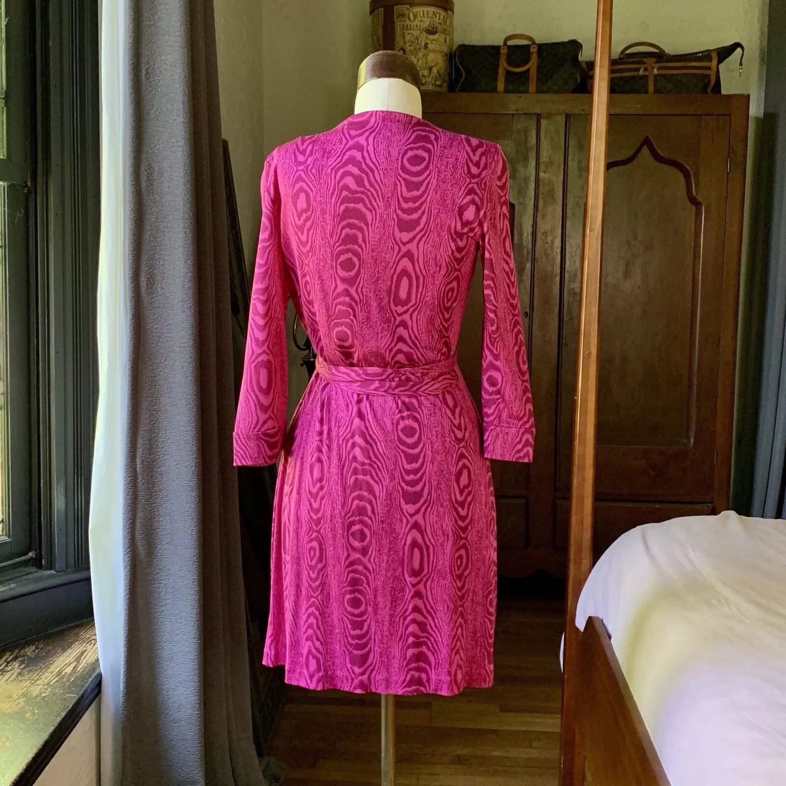 Diane Von Furstenberg Wood Grain Wrap Dress Small | PARPARIAN Diane Von Furstenberg Wood Grain Wrap Dress Small | PARPARIAN