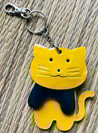 Image 1 of Cobalt blue and shiny yellow cat keychain