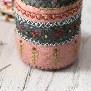 Image of Felt Pincushion Kit