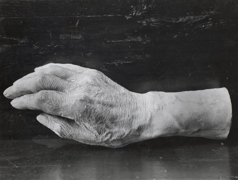 Image of Anonyme: post mortem hand of Victor Hugo, Paris ca. 1952
