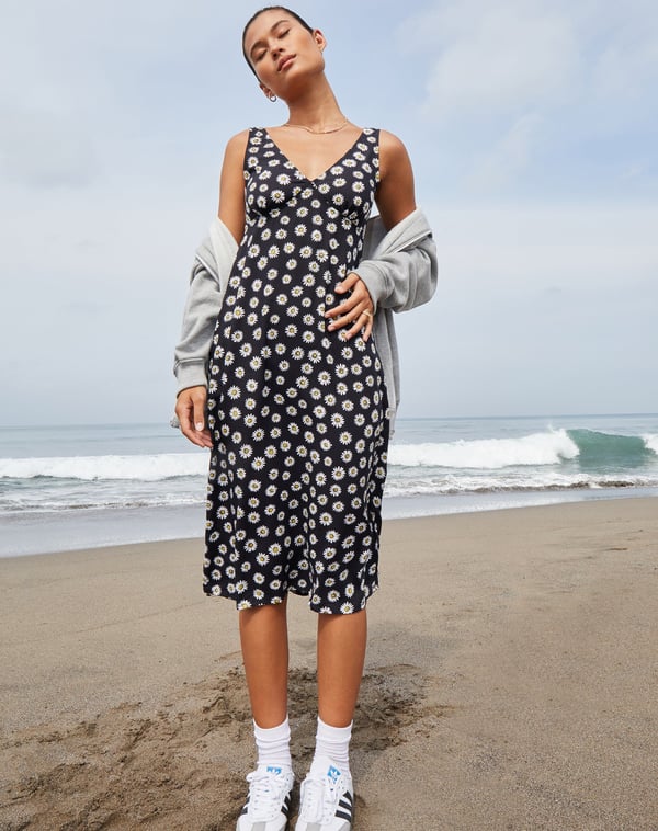 Image of Ruaoa Midi Dress in Grunge Daisy Black