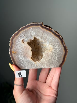 SELF STANDING AGATE GEODES