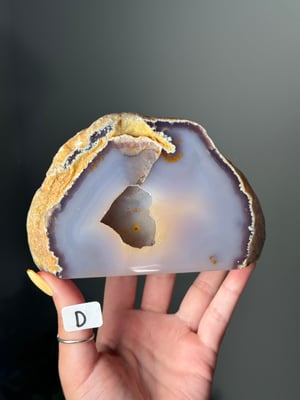 SELF STANDING AGATE GEODES