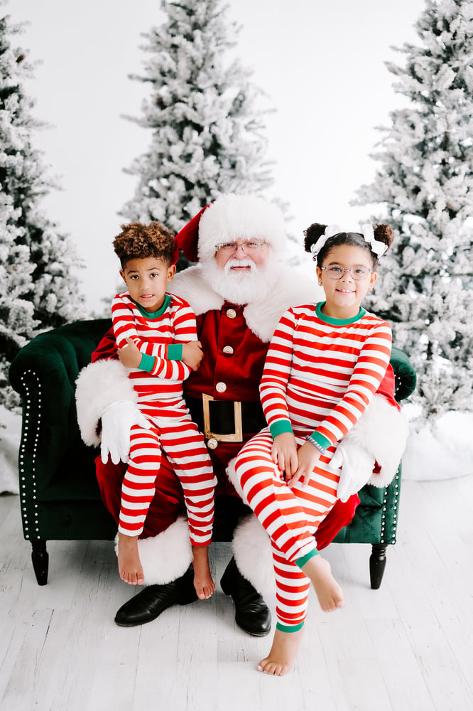 Image of Friday, Nov. 22--Santa Photos 