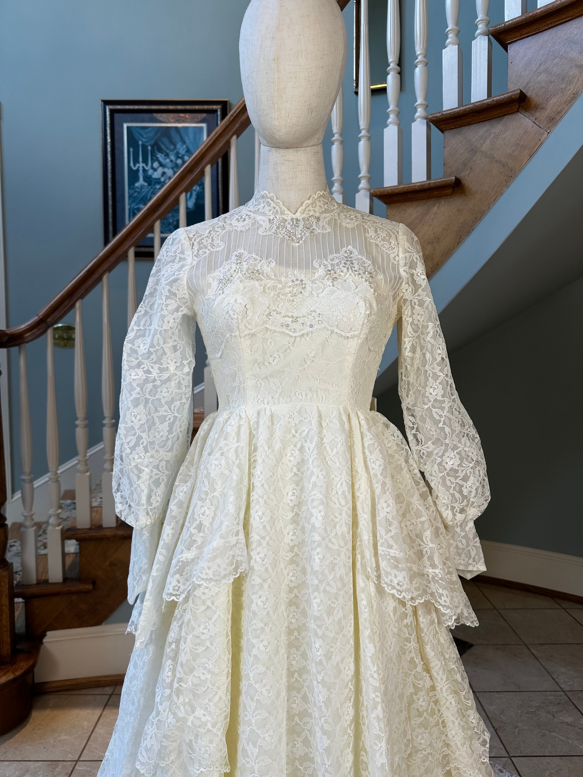 1960s Lace Wedding Dress | Estelle Amore 1960s Lace Wedding Dress | Estelle Amore