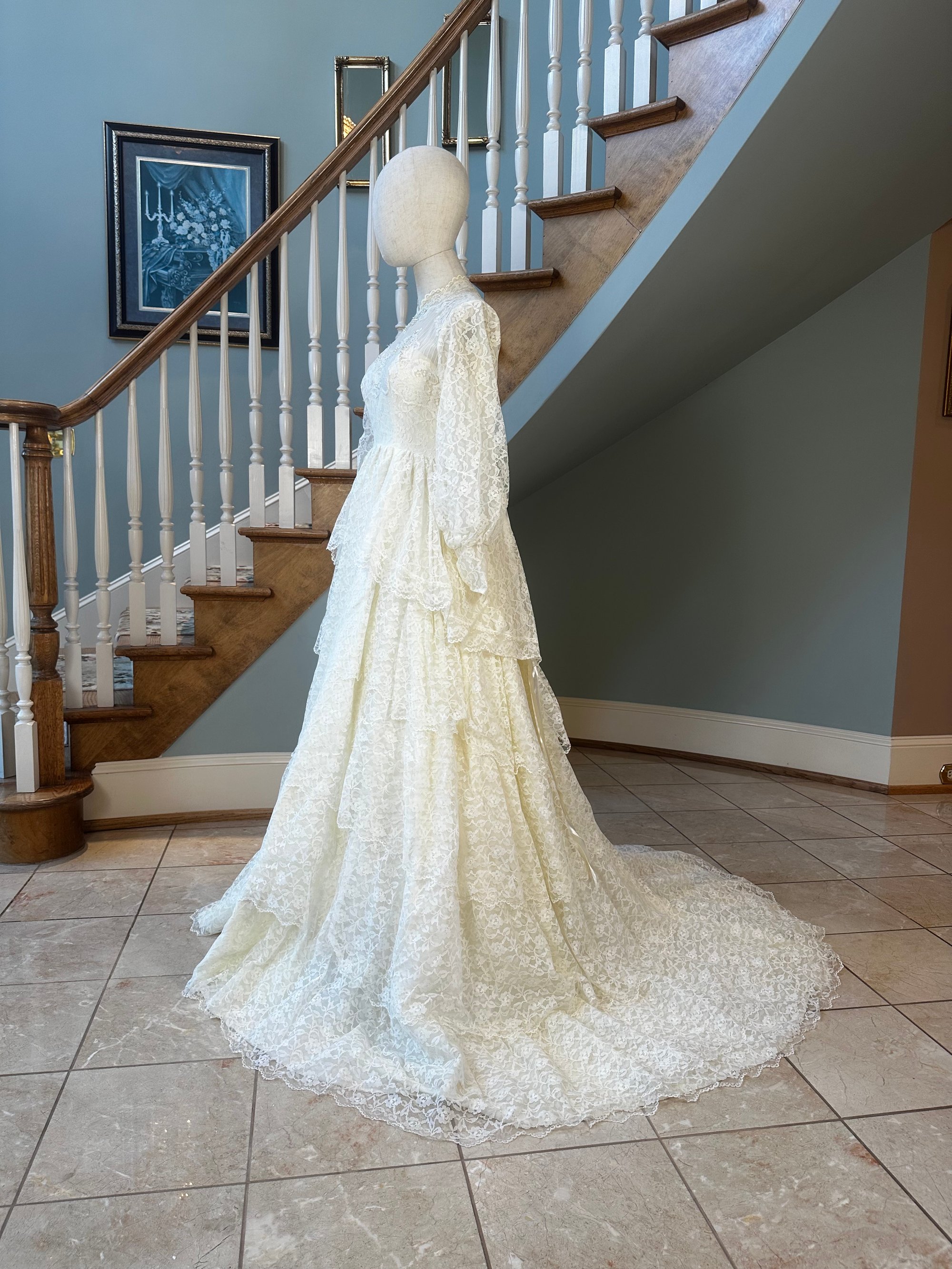 1960s Lace Wedding Dress | Estelle Amore 1960s Lace Wedding Dress | Estelle Amore