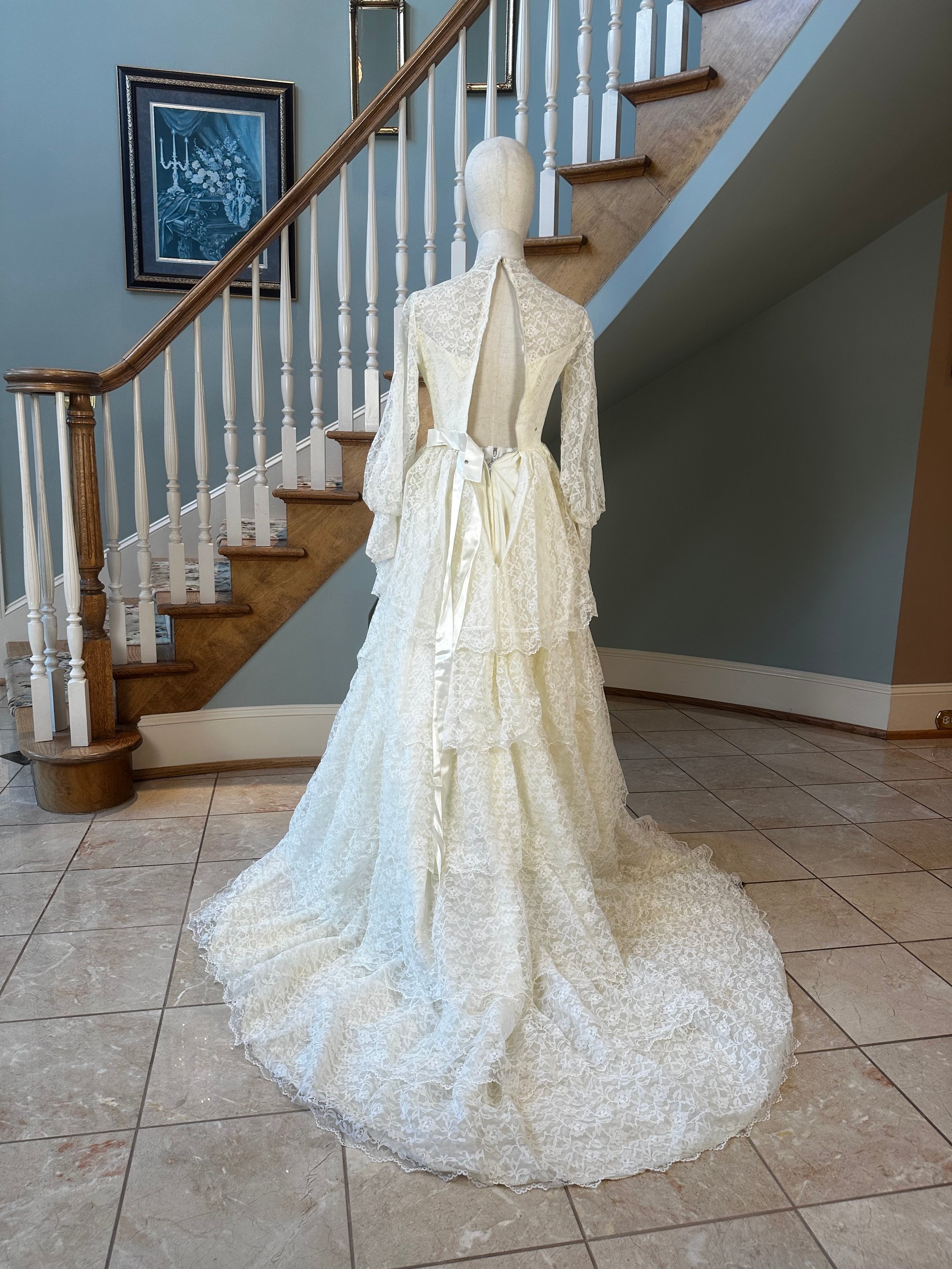 1960s Lace Wedding Dress | Estelle Amore 1960s Lace Wedding Dress | Estelle Amore