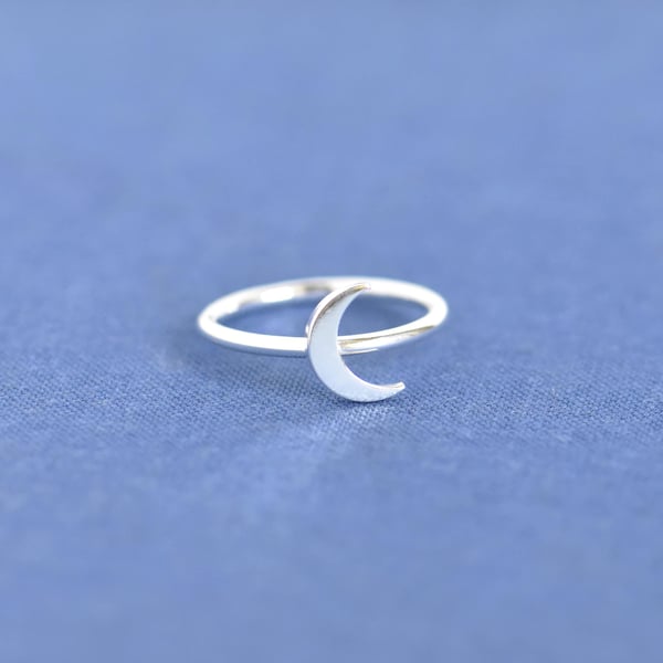 Image of Crescent Moon 950 silver ring