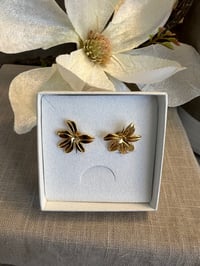 Image 2 of Stainless Steel Earrings Flower Shape Earrings Gold or Silver 