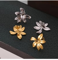 Image 3 of Stainless Steel Earrings Flower Shape Earrings Gold or Silver 