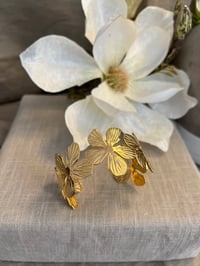 Image 1 of Stainless Steel Flower Bracelet Gold or Silver 