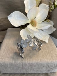 Image 2 of Stainless Steel Flower Bracelet Gold or Silver 