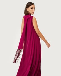 Image 1 of Vestido largo en crepé de color magenta