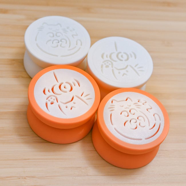 Kasm with Dexter's caps