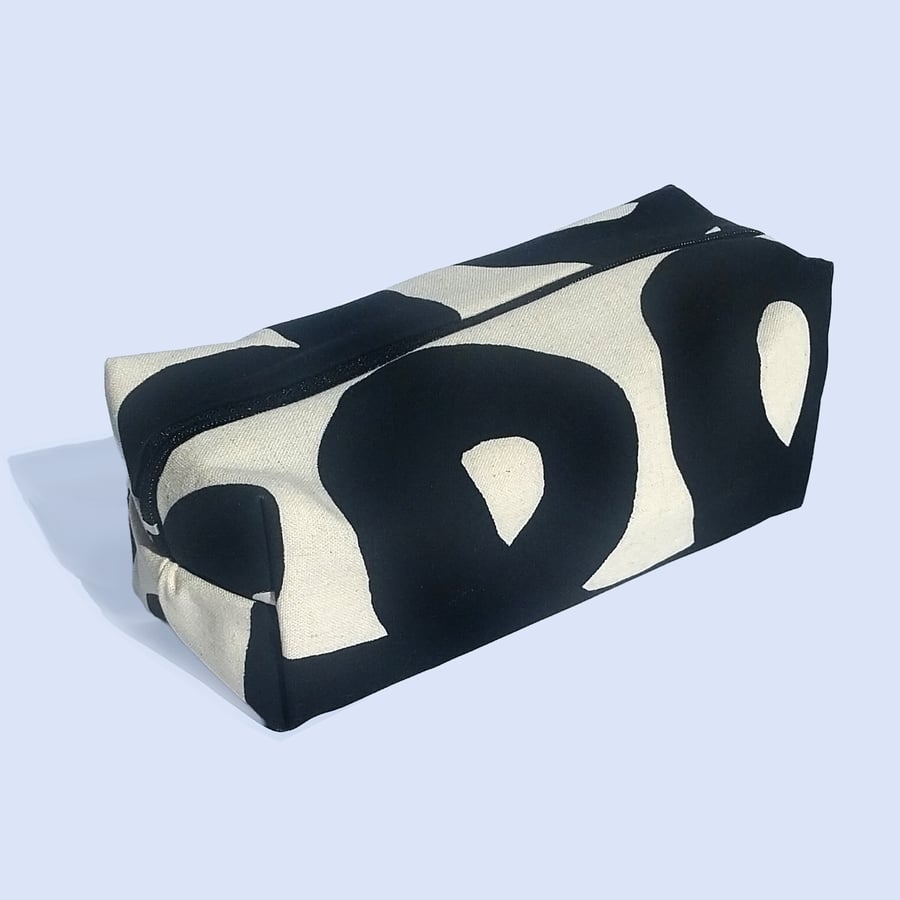 Image of SQUIGGLE POUCH - BLUE / BLACK