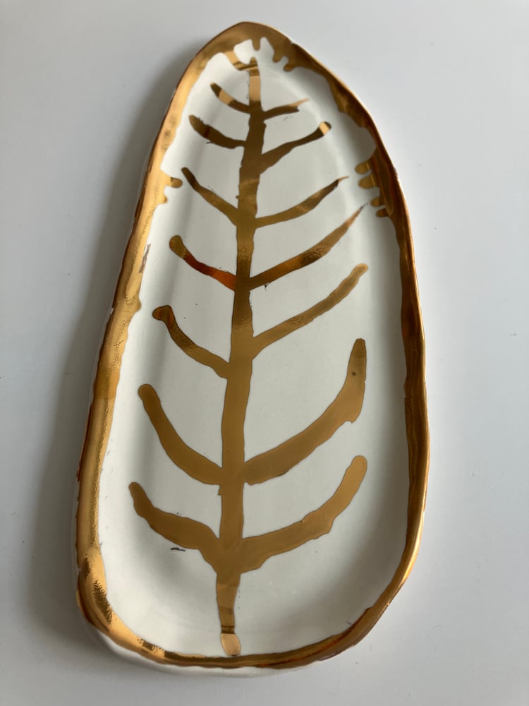 Image of gold luster leaf plate