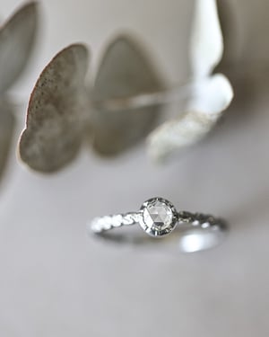 Image of Platinum 4.1mm Rose-cut diamond laurel leaf ring (IOW238)