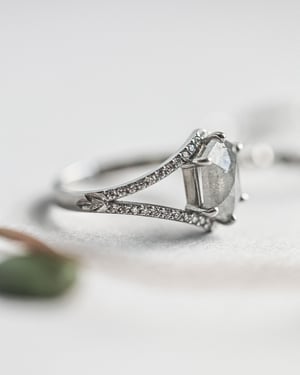 Image of *SALE - WAS £3450* Hexagonal rose-cut, grey diamond double wishbone platinum ring (IOW184)