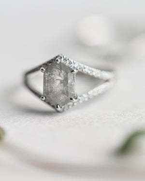 Image of *SALE - WAS £3450* Hexagonal rose-cut, grey diamond double wishbone platinum ring (IOW184)