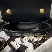 Image 23 of CC Pearly Classic Flap