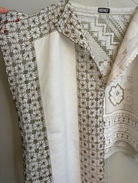 Image 5 of Daisy shirt, touch of grey (one size)